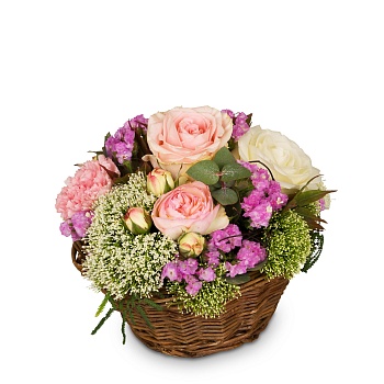 Flower arrangement A Basket full of Poetry with Roses